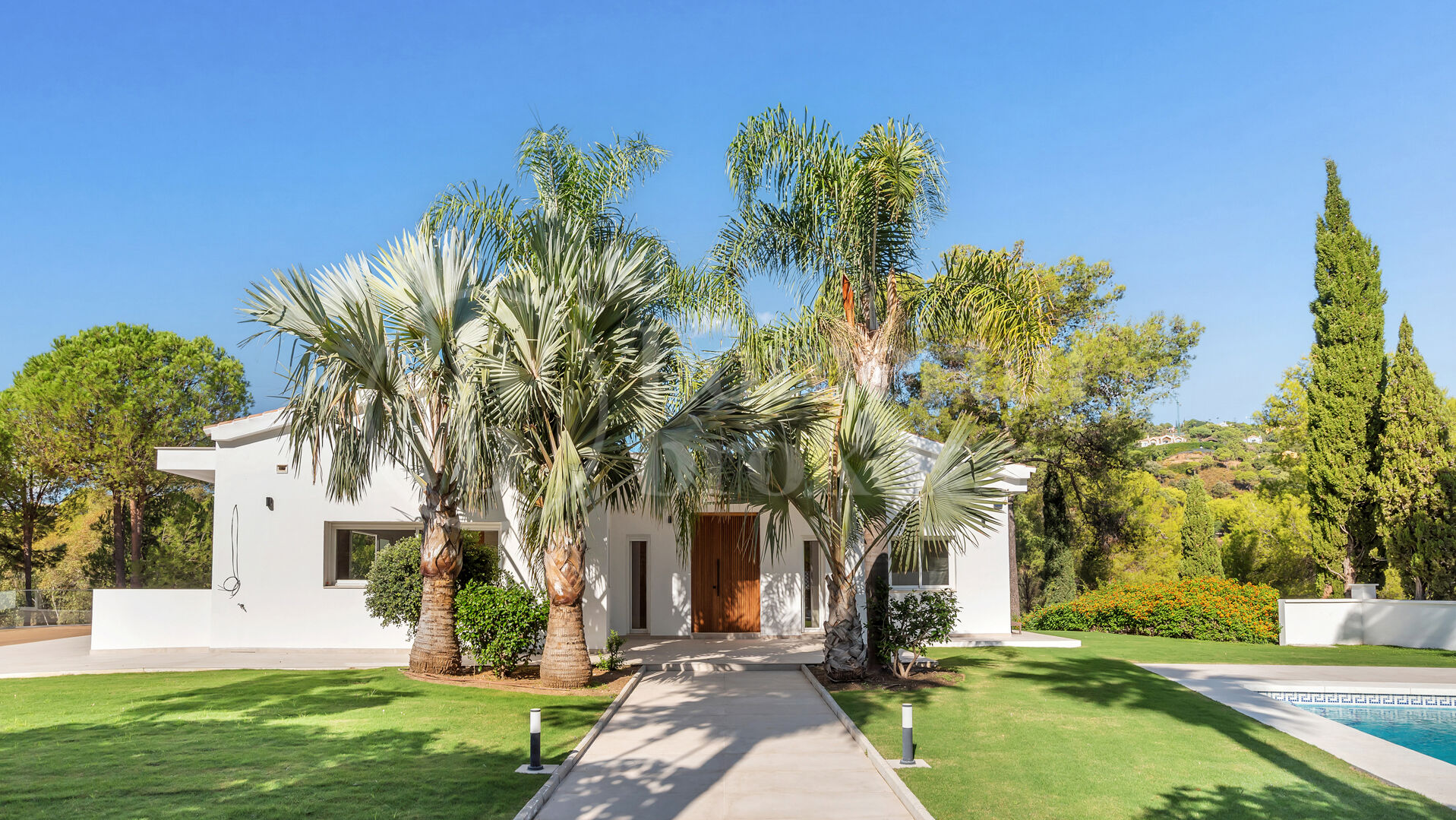 Villa Madroñal Palms - Renovated Five-Bedroom Villa for Sale in El Madroñal, Benahavís