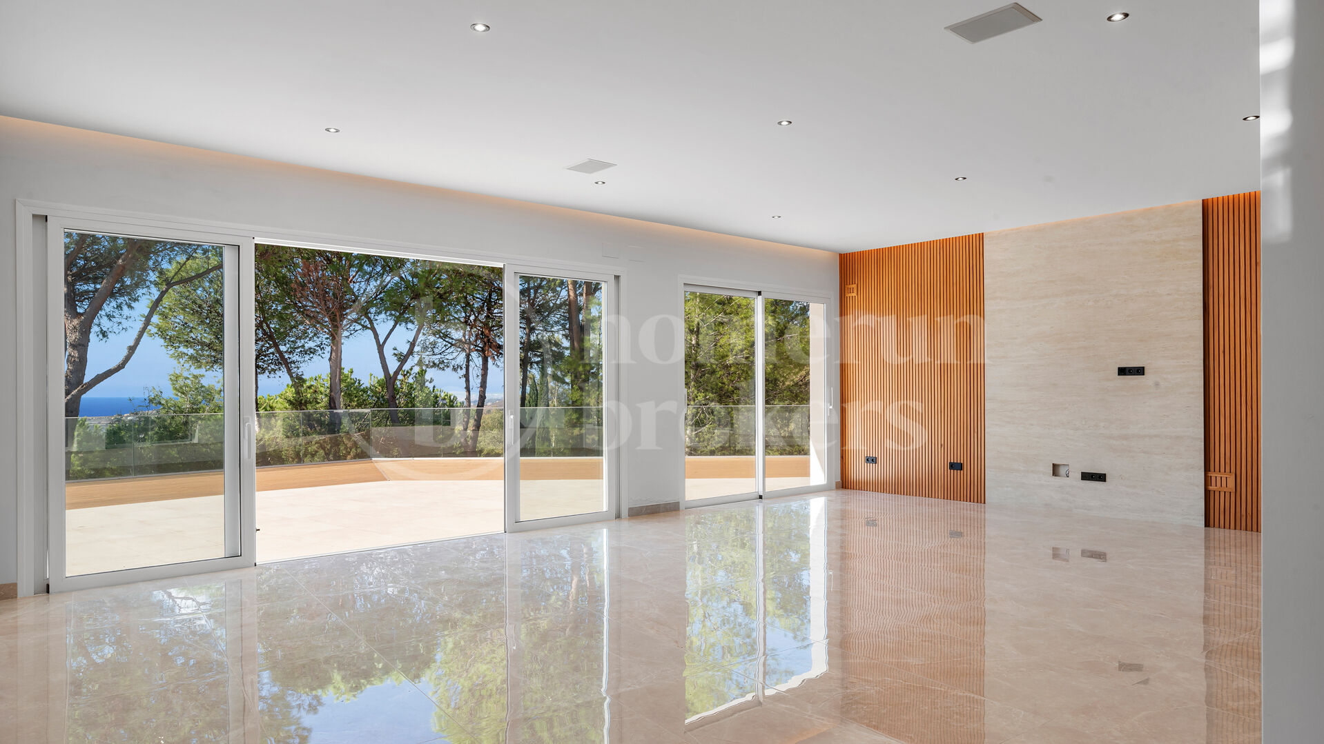 Villa Madroñal Palms - Renovated Five-Bedroom Villa for Sale in El Madroñal, Benahavís