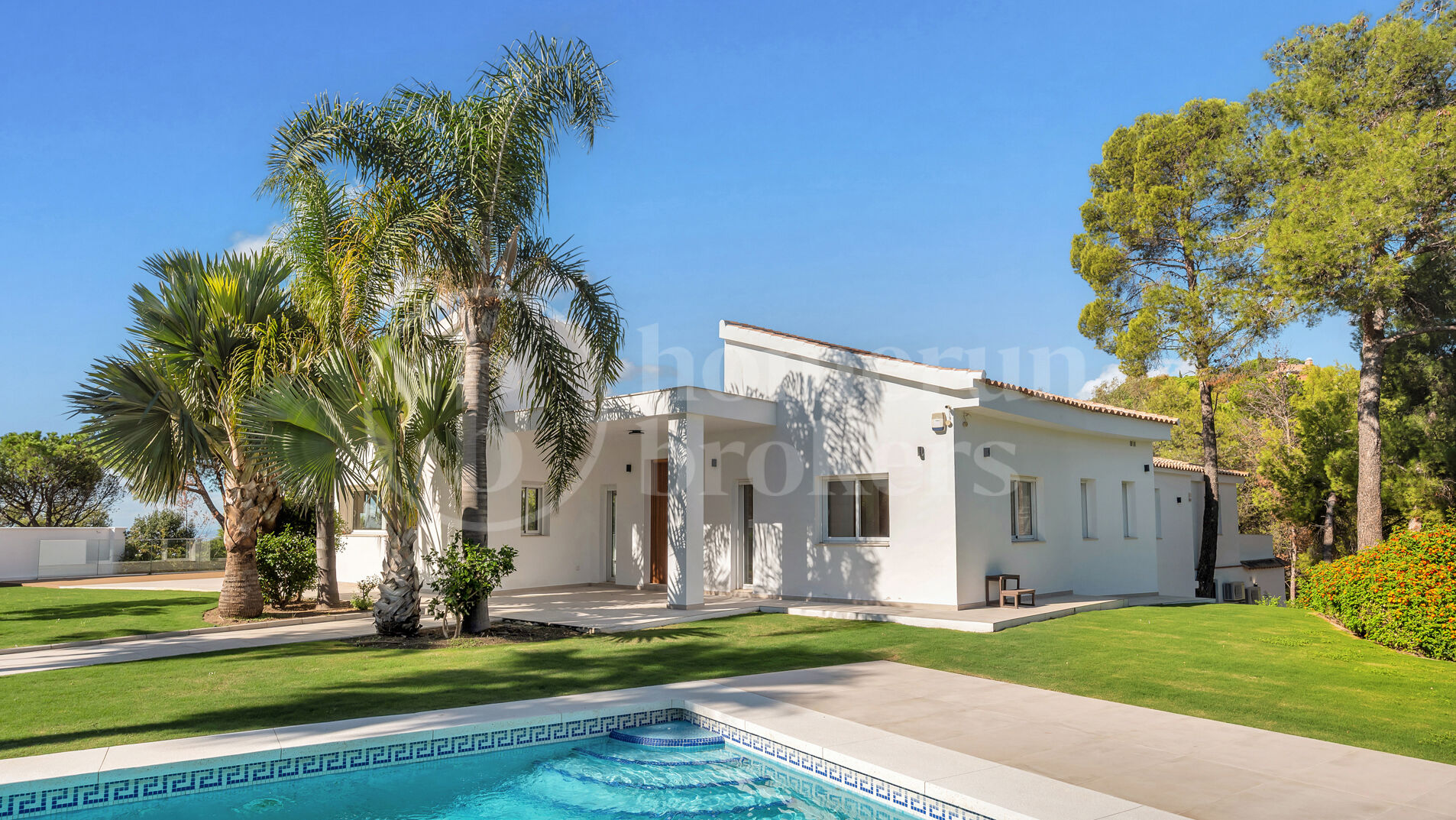 Villa Madroñal Palms - Renovated Five-Bedroom Villa for Sale in El Madroñal, Benahavís