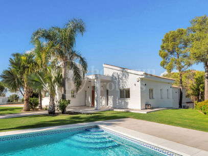 Villa Madroñal Palms - Renovated Five-Bedroom Villa for Sale in El Madroñal, Benahavís