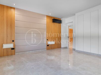Villa Madroñal Palms - Renovated Five-Bedroom Villa for Sale in El Madroñal, Benahavís