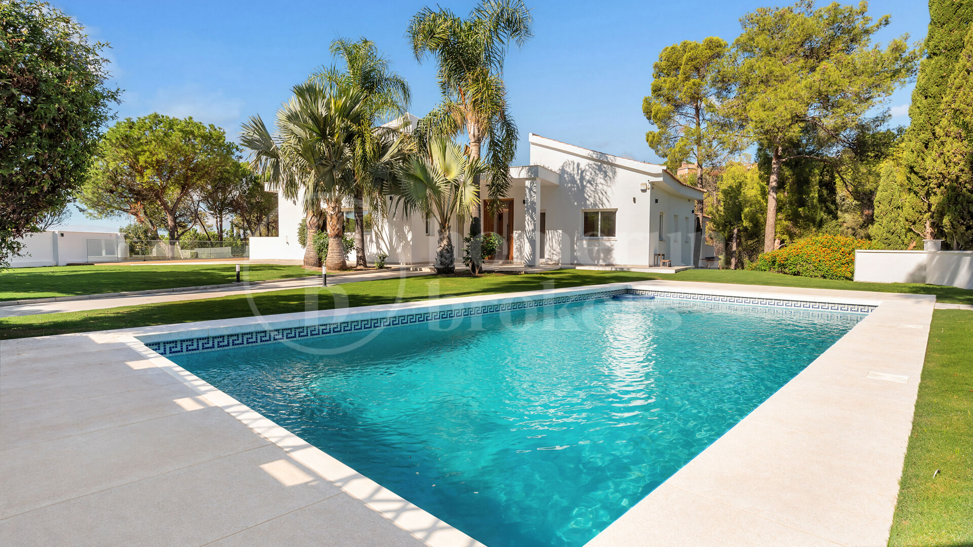 Villa Madroñal Palms - Renovated Five-Bedroom Villa for Sale in El Madroñal, Benahavís
