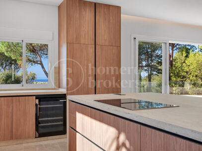 Villa Madroñal Palms - Renovated Five-Bedroom Villa for Sale in El Madroñal, Benahavís