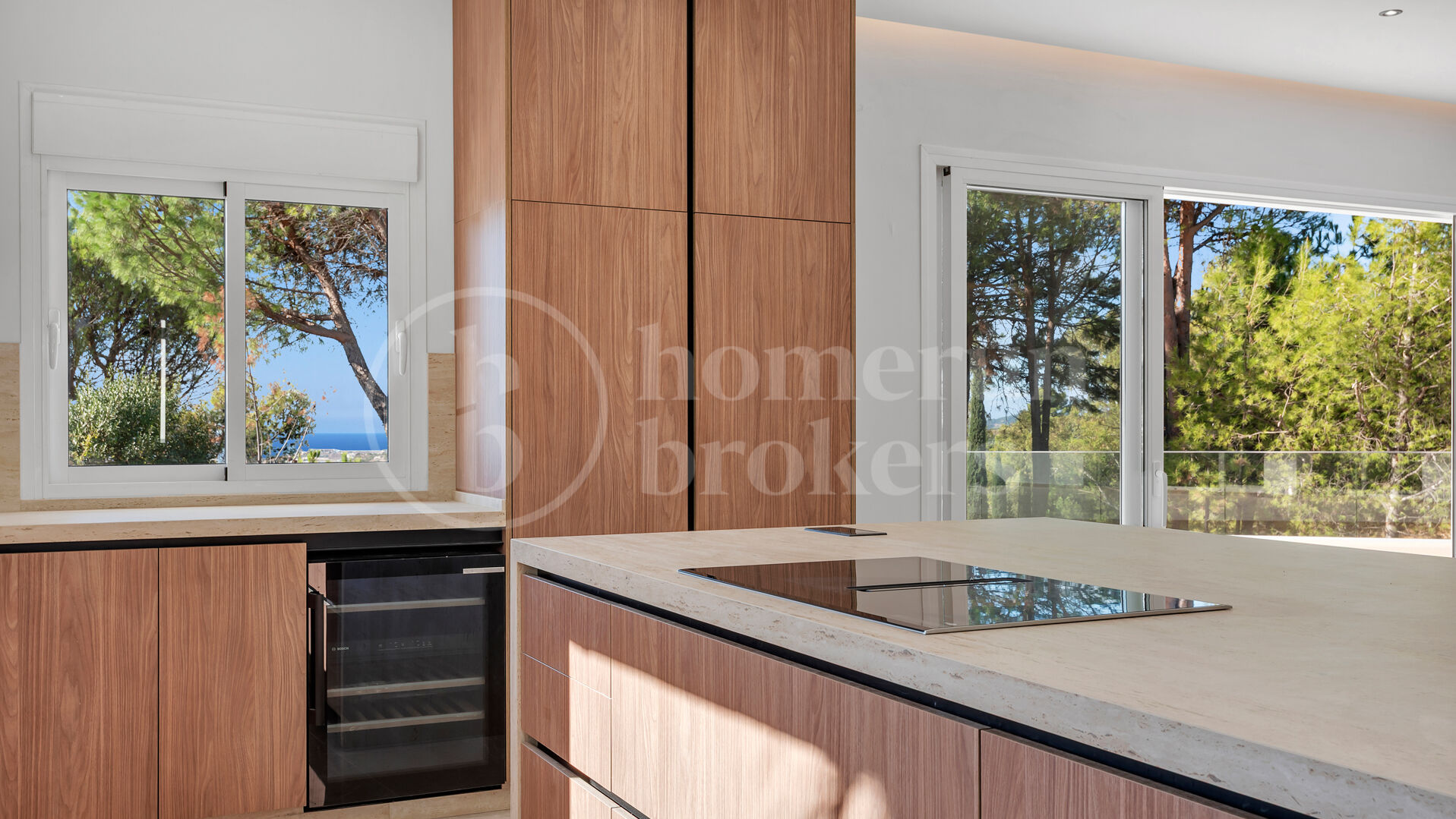 Villa Madroñal Palms - Renovated Five-Bedroom Villa for Sale in El Madroñal, Benahavís