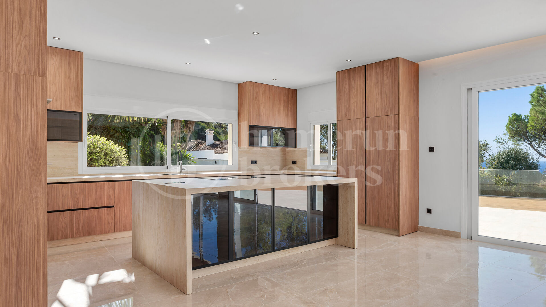 Villa Madroñal Palms - Renovated Five-Bedroom Villa for Sale in El Madroñal, Benahavís