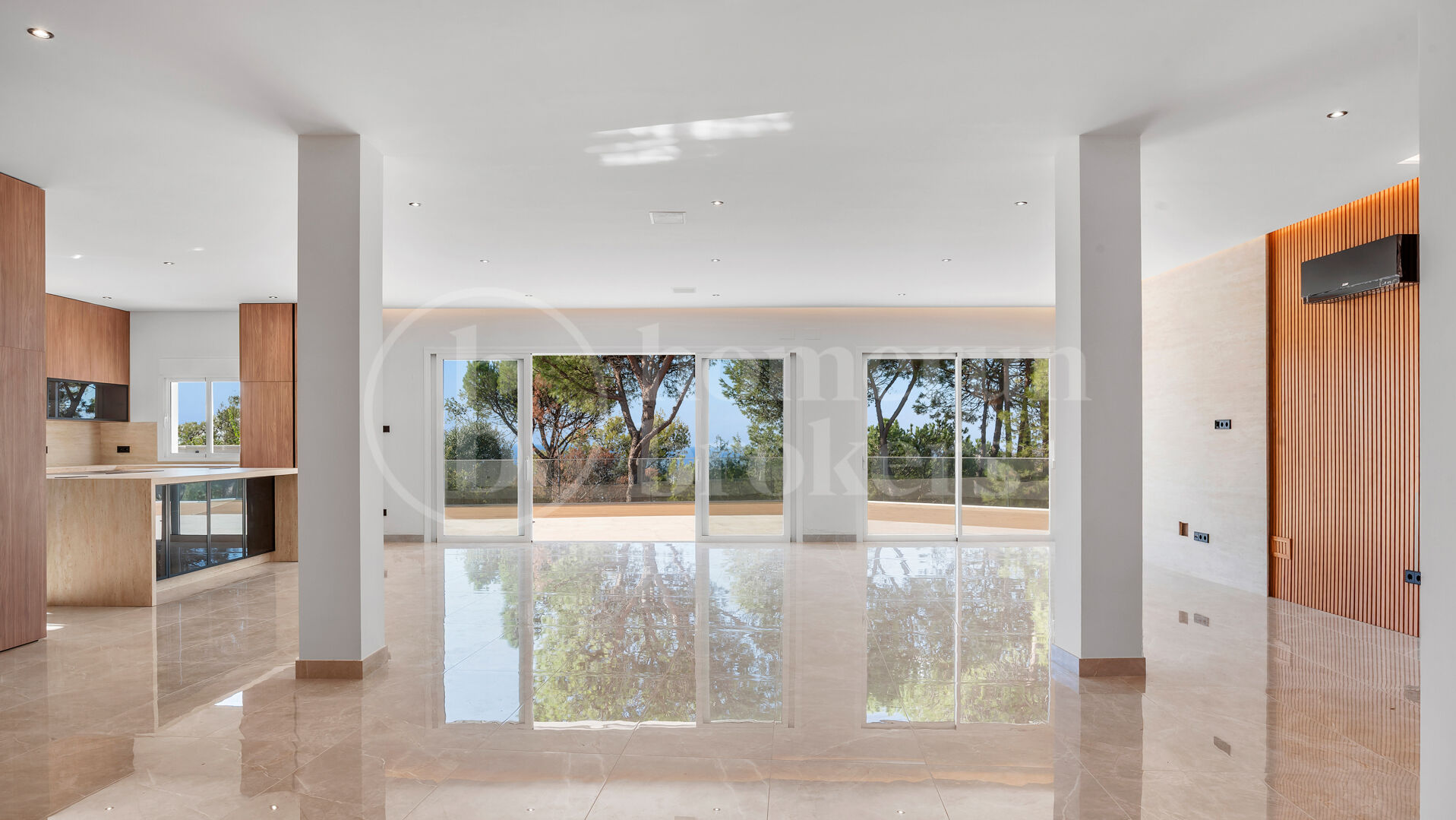 Villa Madroñal Palms - Renovated Five-Bedroom Villa for Sale in El Madroñal, Benahavís