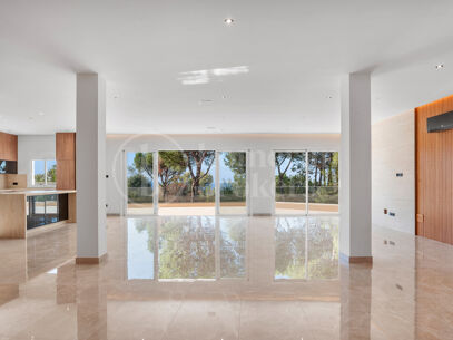 Villa Madroñal Palms - Renovated Five-Bedroom Villa for Sale in El Madroñal, Benahavís