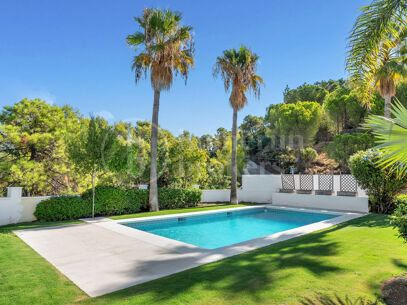 Villa Madroñal Palms - Renovated Five-Bedroom Villa for Sale in El Madroñal, Benahavís