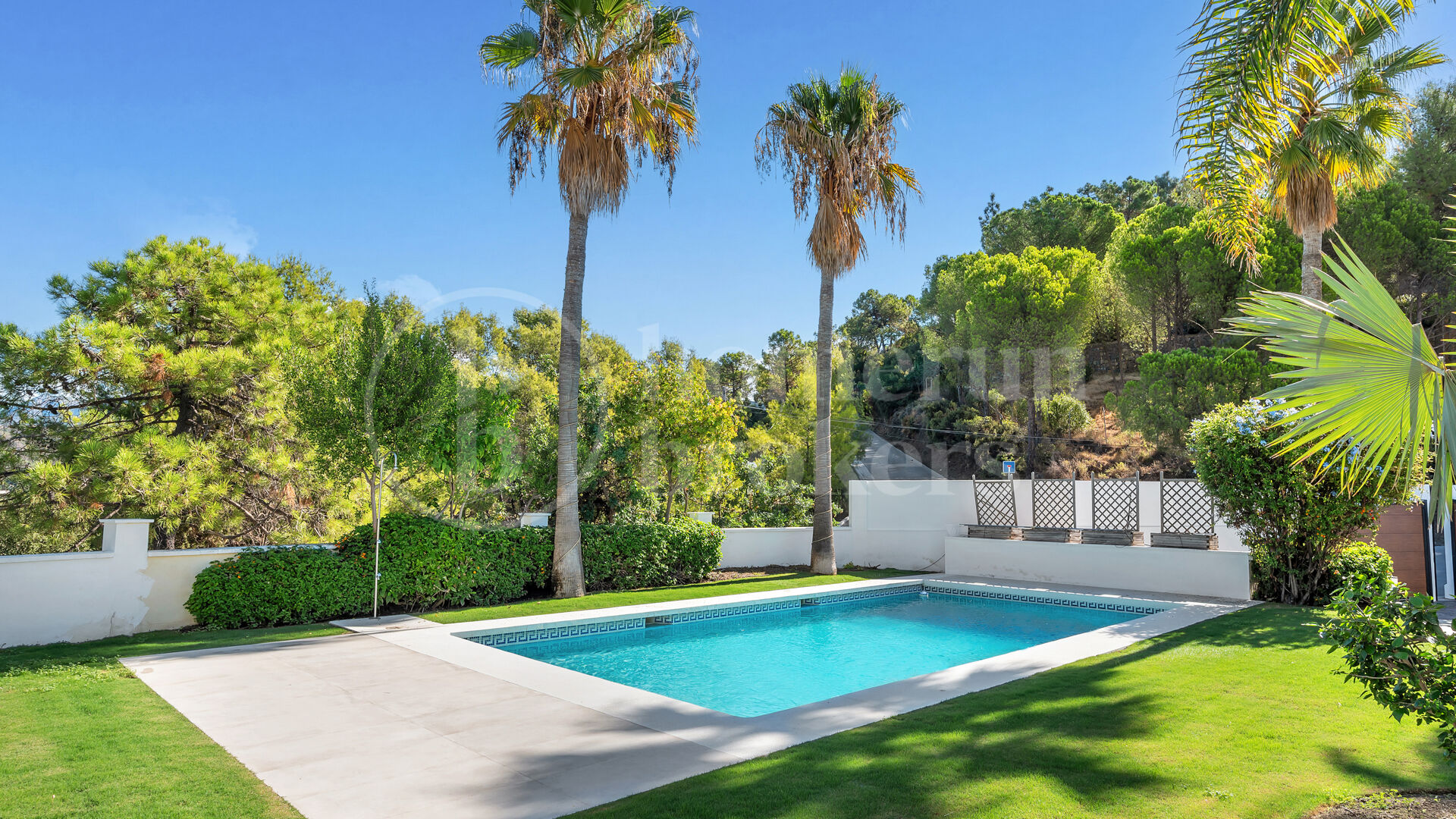 Villa Madroñal Palms - Renovated Five-Bedroom Villa for Sale in El Madroñal, Benahavís