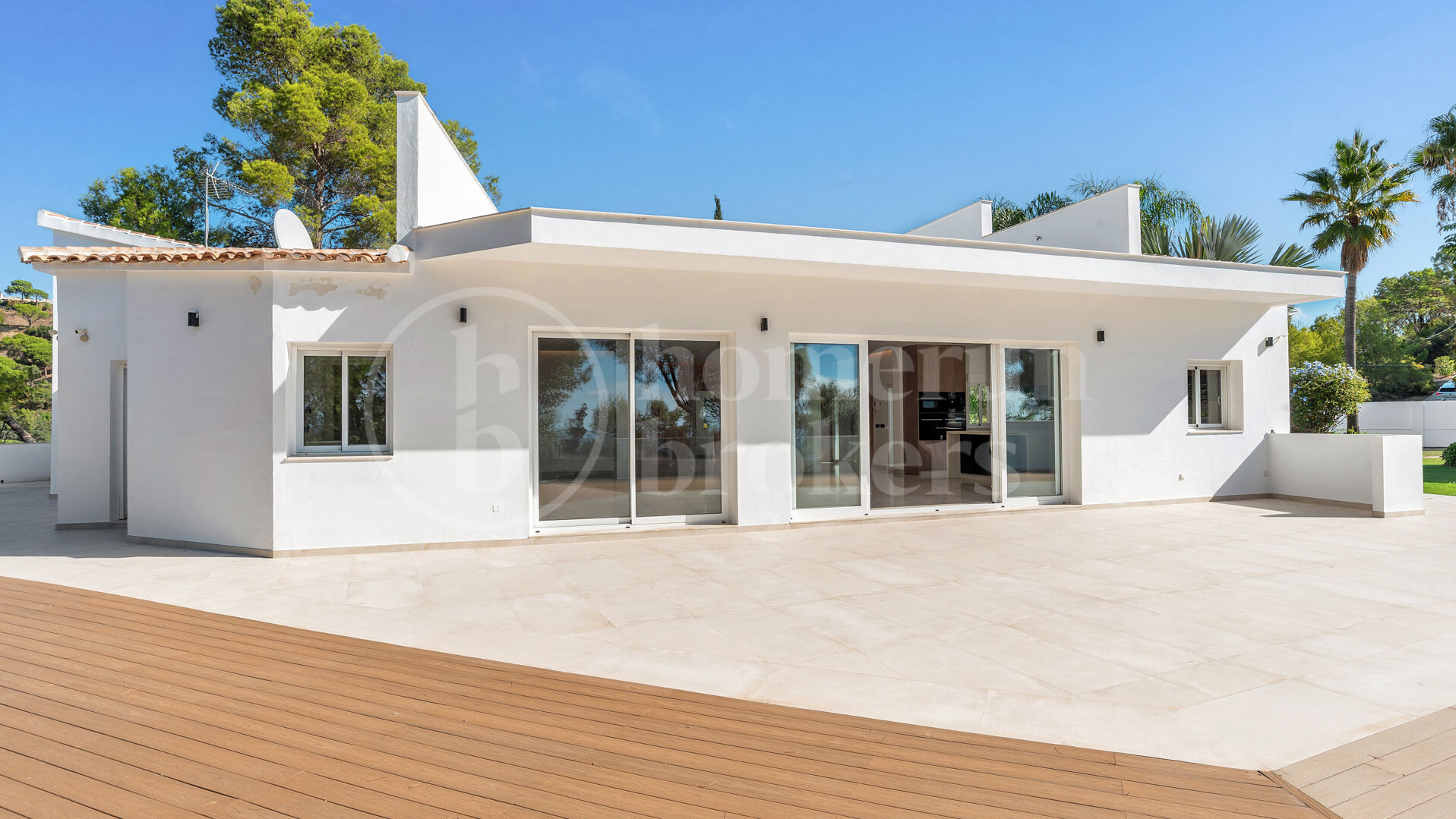 Villa Madroñal Palms - Renovated Five-Bedroom Villa for Sale in El Madroñal, Benahavís