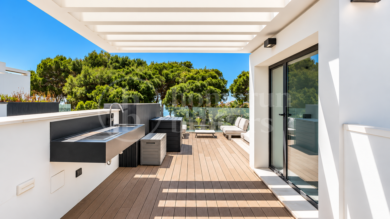 The Island - Luxury Beachfront Townhouse in Eastepona