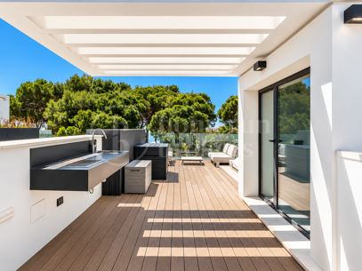 The Island - Luxury Beachfront Townhouse in Eastepona