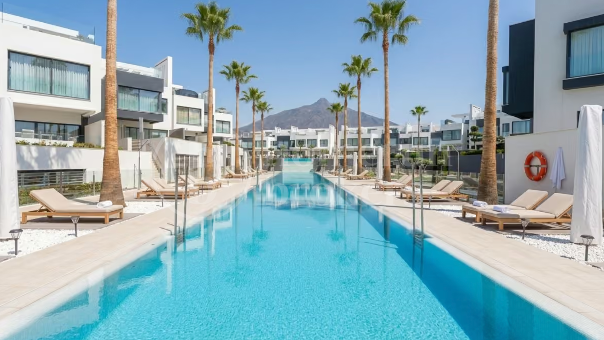 The Island - Luxury Beachfront Townhouse in Eastepona