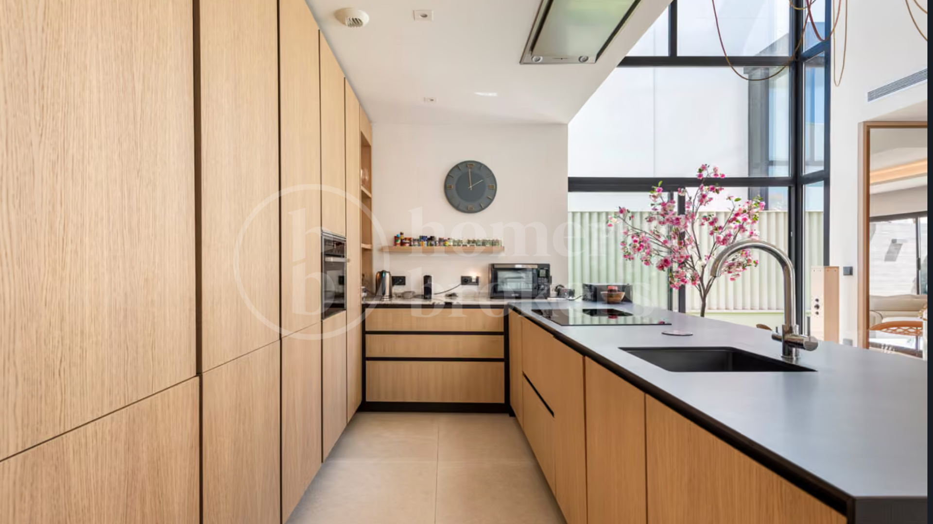 The Island - Luxury Beachfront Townhouse in Eastepona