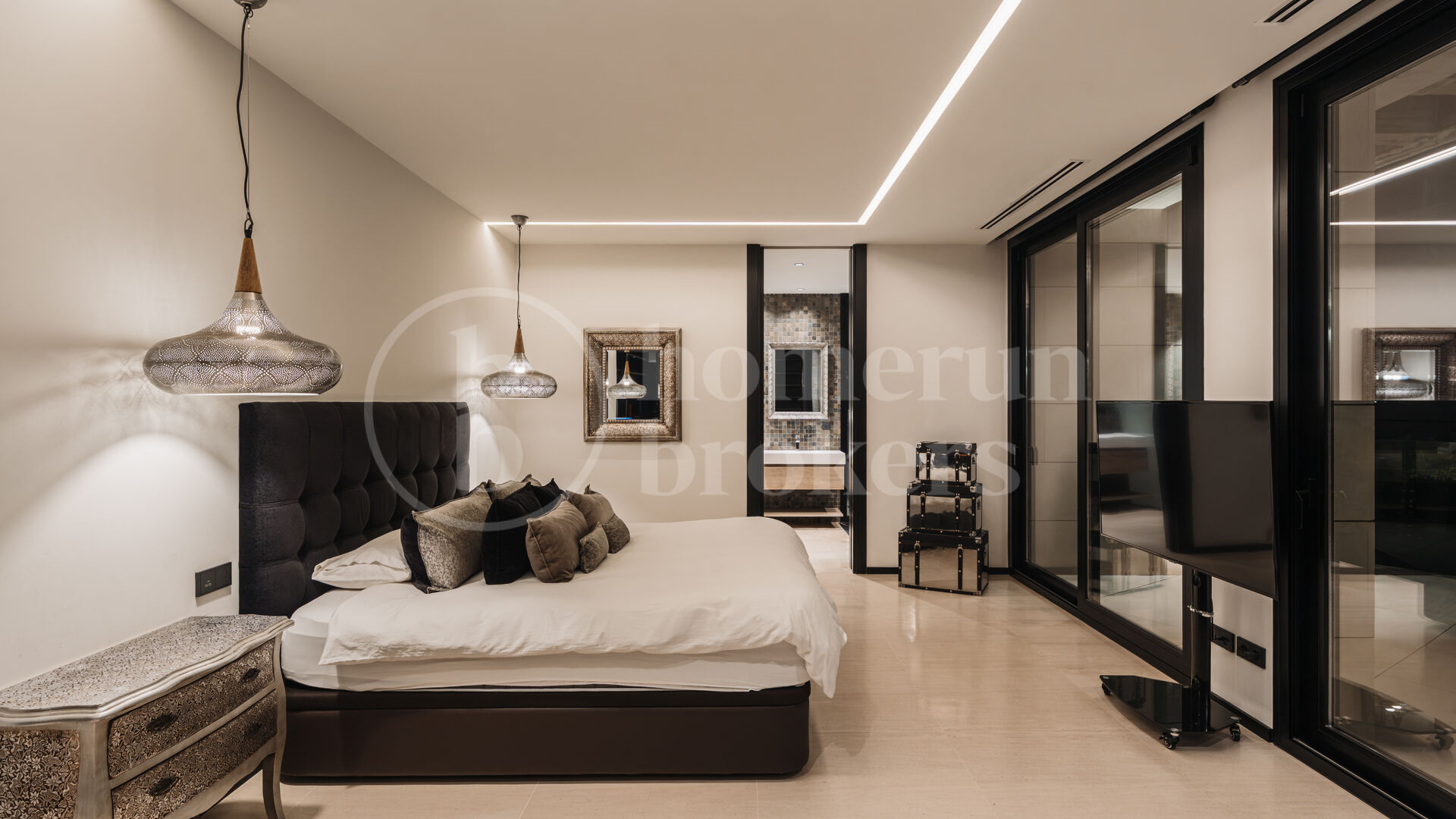 Villa Paris – Luxury Six-Bedroom Villa for Sale with Private 12-Car Garage