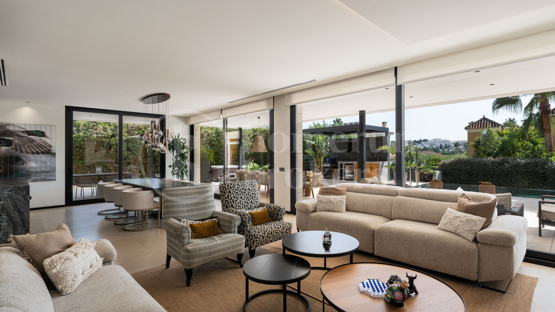 Villa Paris – Luxury Six-Bedroom Villa for Sale with Private 12-Car Garage