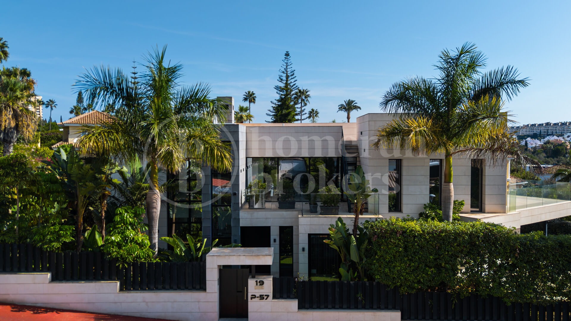 Villa Paris – Luxury Six-Bedroom Villa for Sale with Private 12-Car Garage