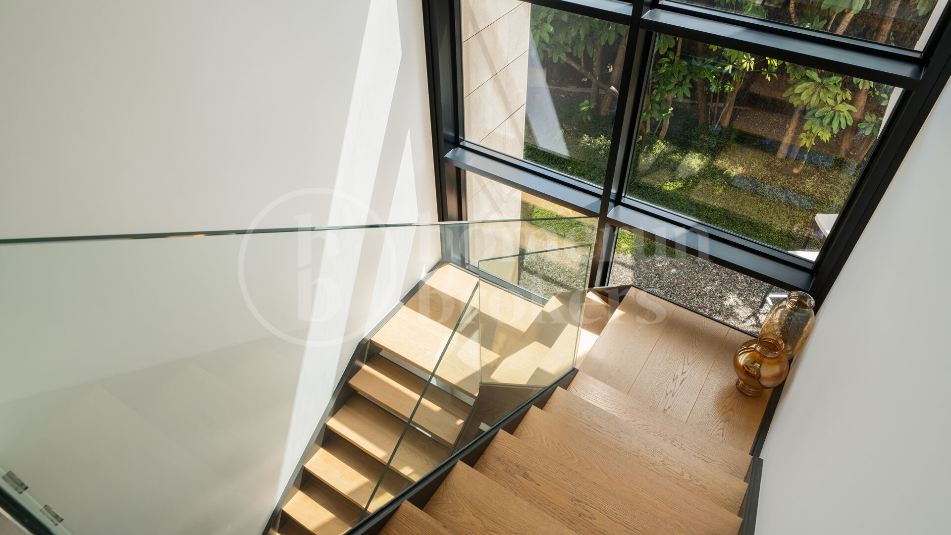 Villa Paris – Luxury Six-Bedroom Villa for Sale with Private 12-Car Garage
