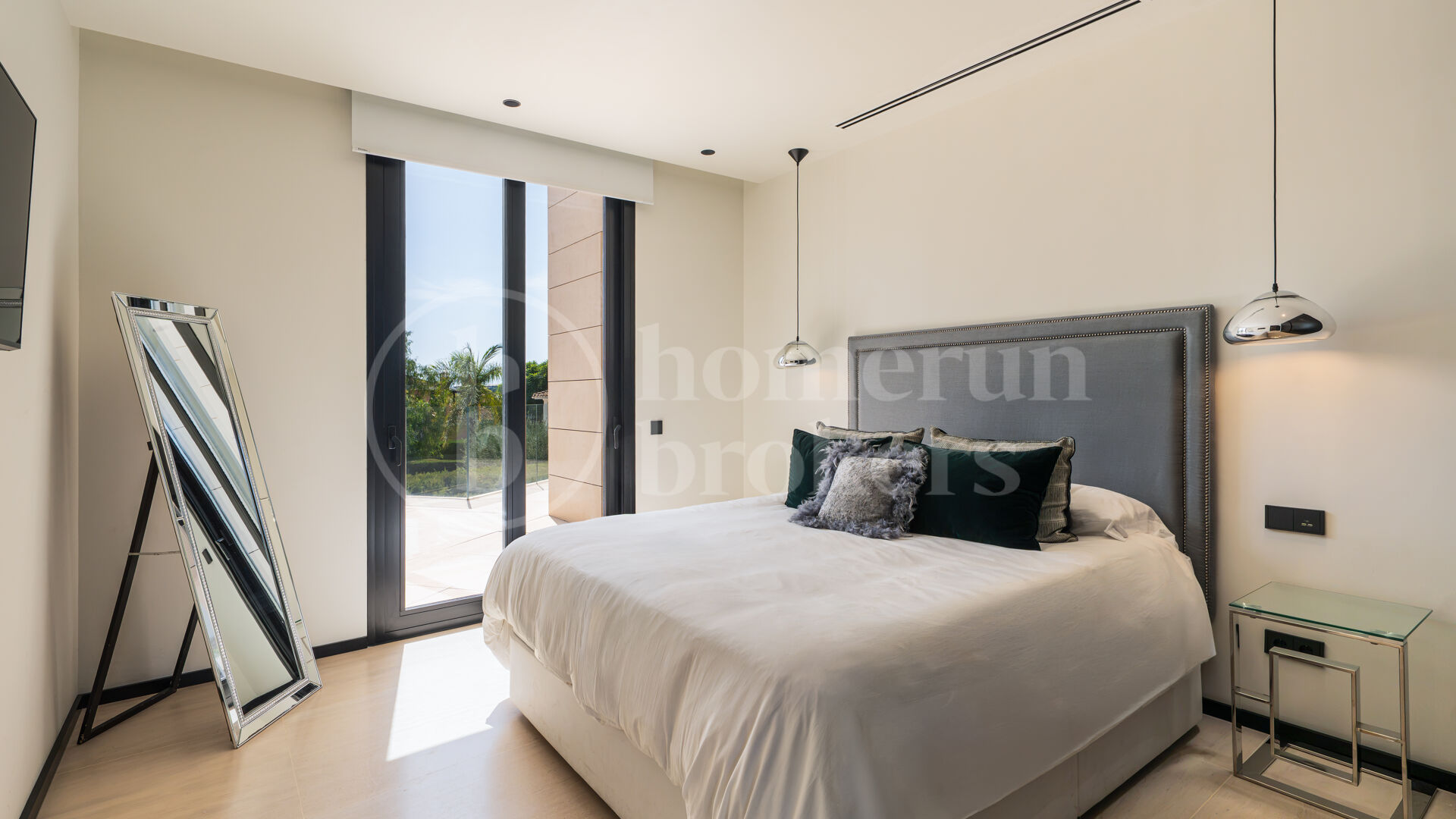 Villa Paris – Luxury Six-Bedroom Villa for Sale with Private 12-Car Garage