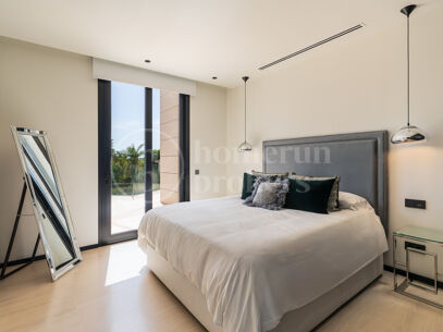 Villa Paris – Luxury Six-Bedroom Villa for Sale with Private 12-Car Garage