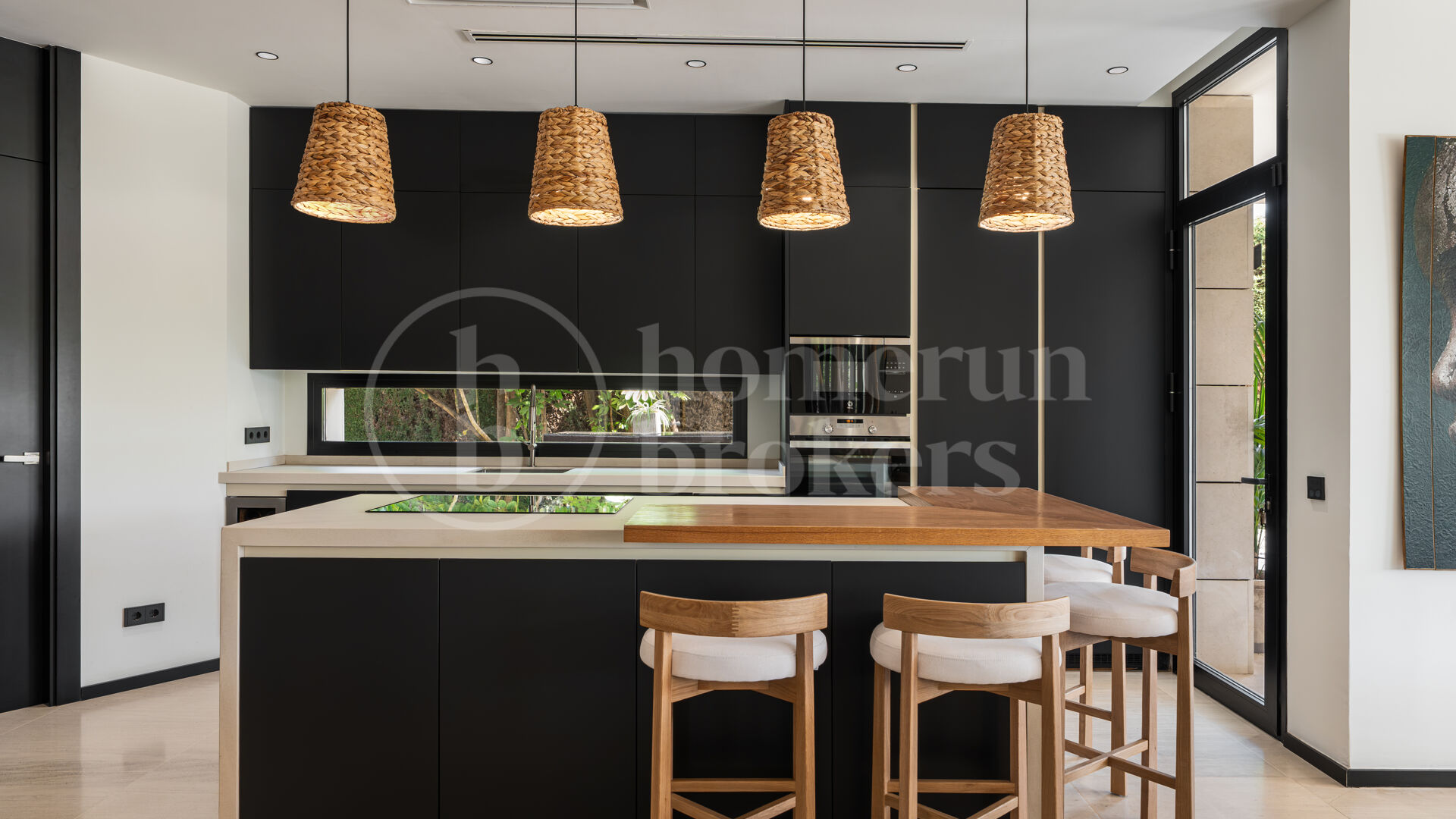 Villa Paris – Luxury Six-Bedroom Villa for Sale with Private 12-Car Garage