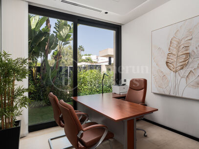Villa Paris – Luxury Six-Bedroom Villa for Sale with Private 12-Car Garage