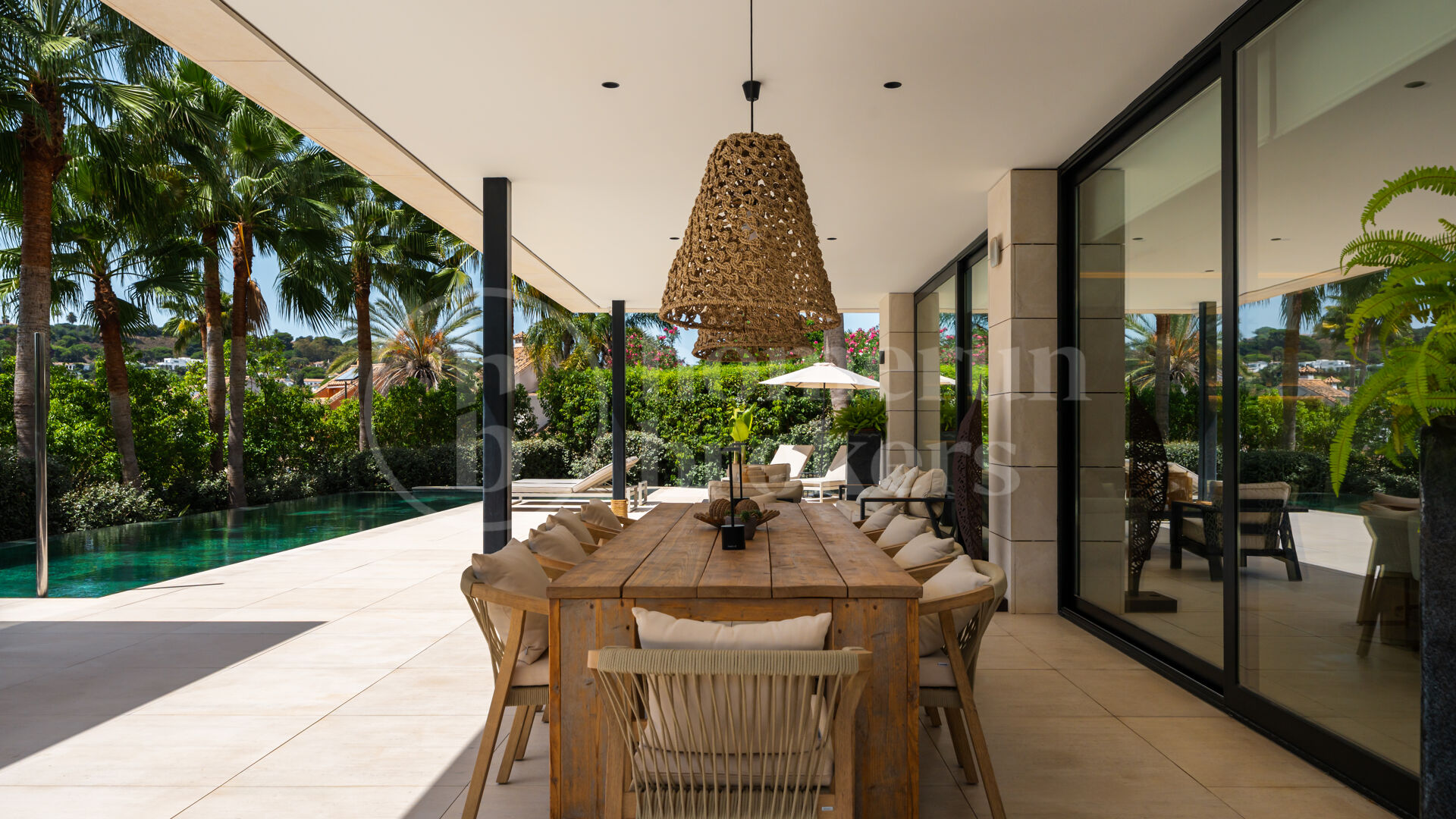 Villa Paris – Luxury Six-Bedroom Villa for Sale with Private 12-Car Garage