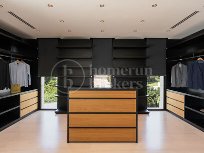 Villa Paris – Luxury Six-Bedroom Villa for Sale with Private 12-Car Garage