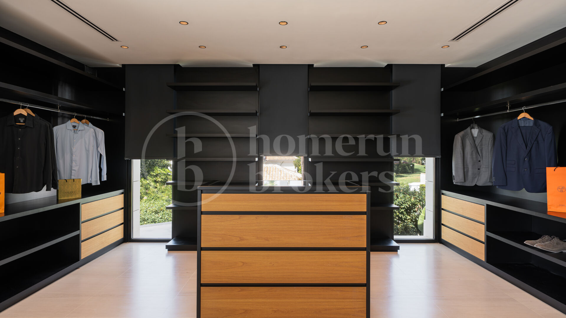 Villa Paris – Luxury Six-Bedroom Villa for Sale with Private 12-Car Garage