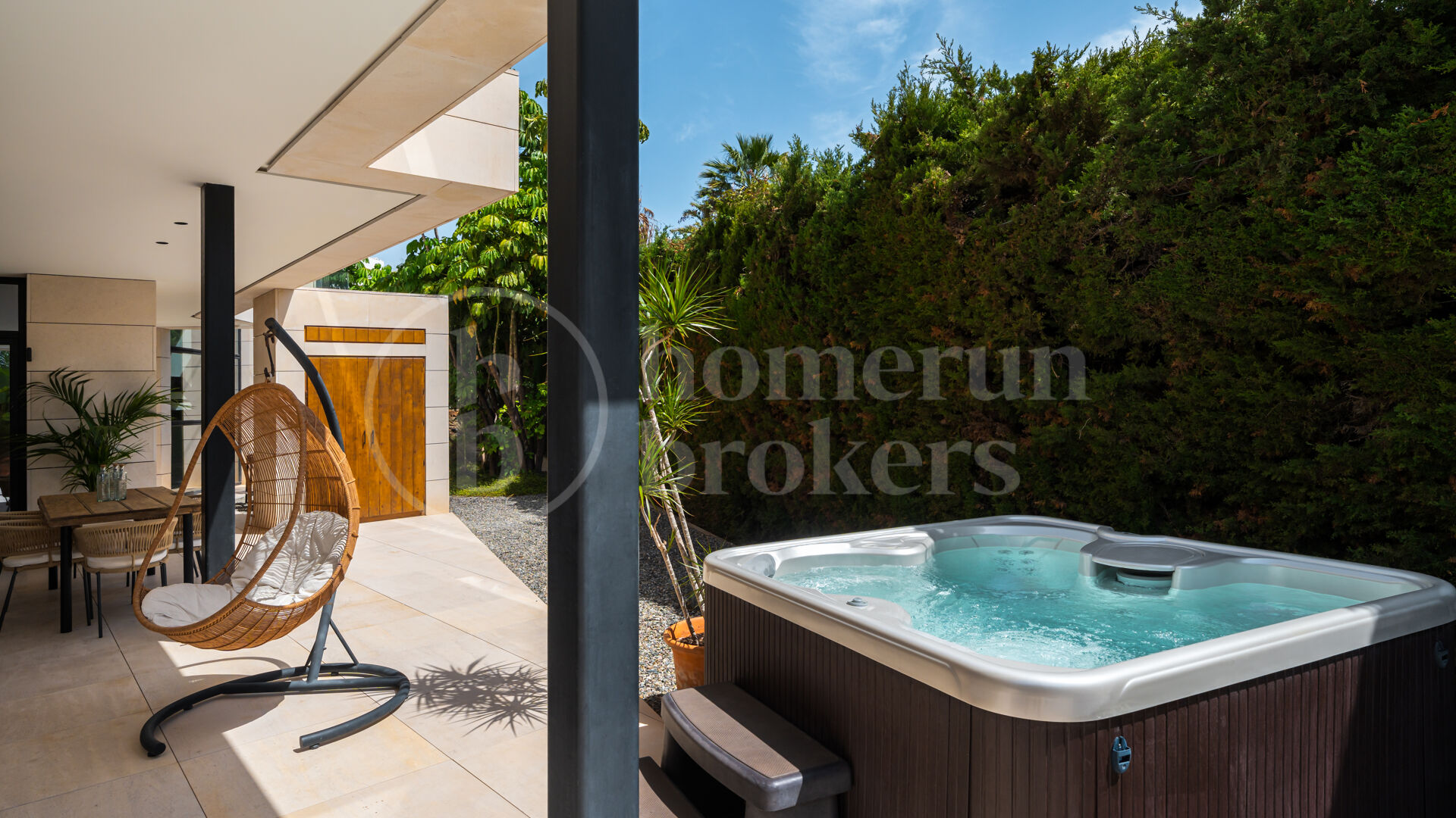 Villa Paris – Luxury Six-Bedroom Villa for Sale with Private 12-Car Garage