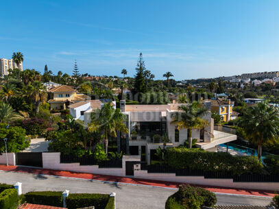 Villa Paris – Luxury Six-Bedroom Villa for Sale with Private 12-Car Garage