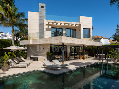 Villa Paris – Luxury Six-Bedroom Villa for Sale with Private 12-Car Garage