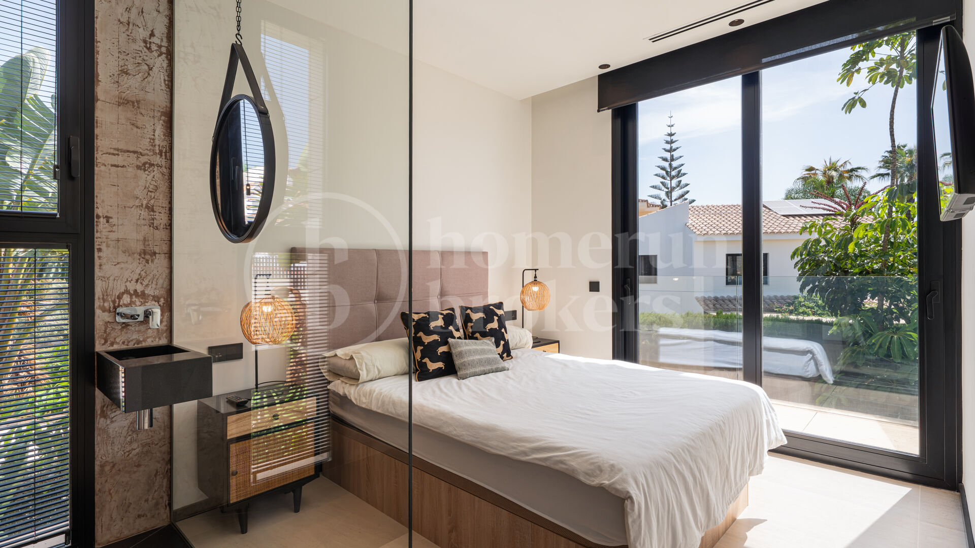 Villa Paris – Luxury Six-Bedroom Villa for Sale with Private 12-Car Garage