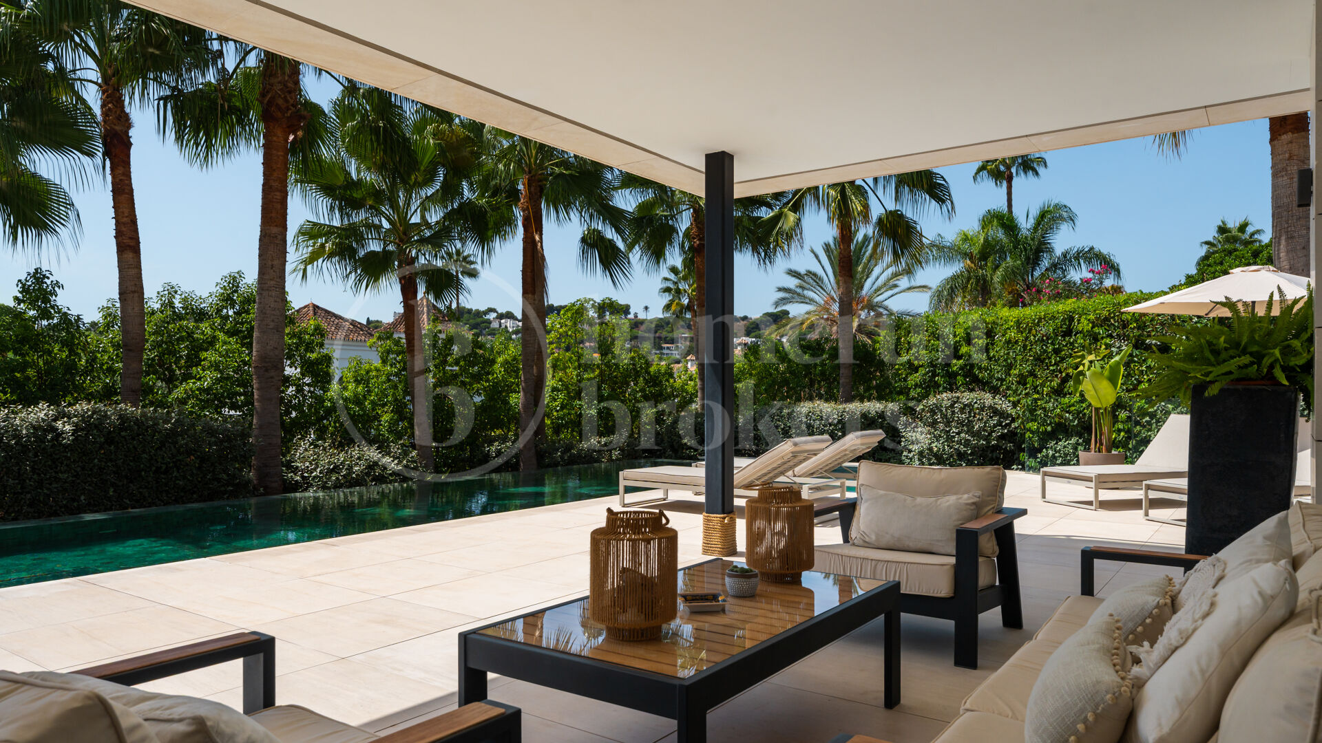 Villa Paris – Luxury Six-Bedroom Villa for Sale with Private 12-Car Garage