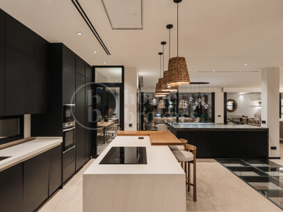 Villa Paris – Luxury Six-Bedroom Villa for Sale with Private 12-Car Garage