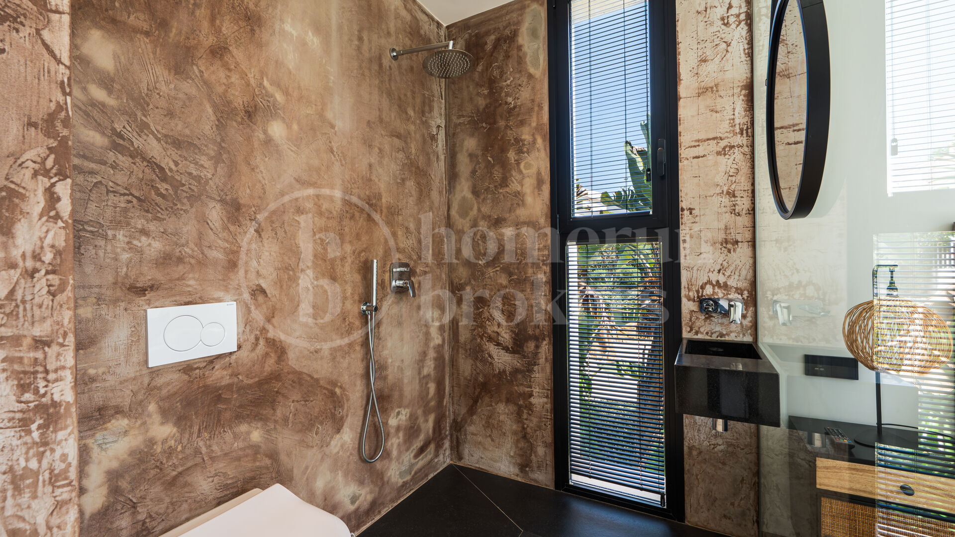Villa Paris – Luxury Six-Bedroom Villa for Sale with Private 12-Car Garage