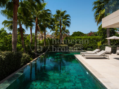 Villa Paris – Luxury Six-Bedroom Villa for Sale with Private 12-Car Garage