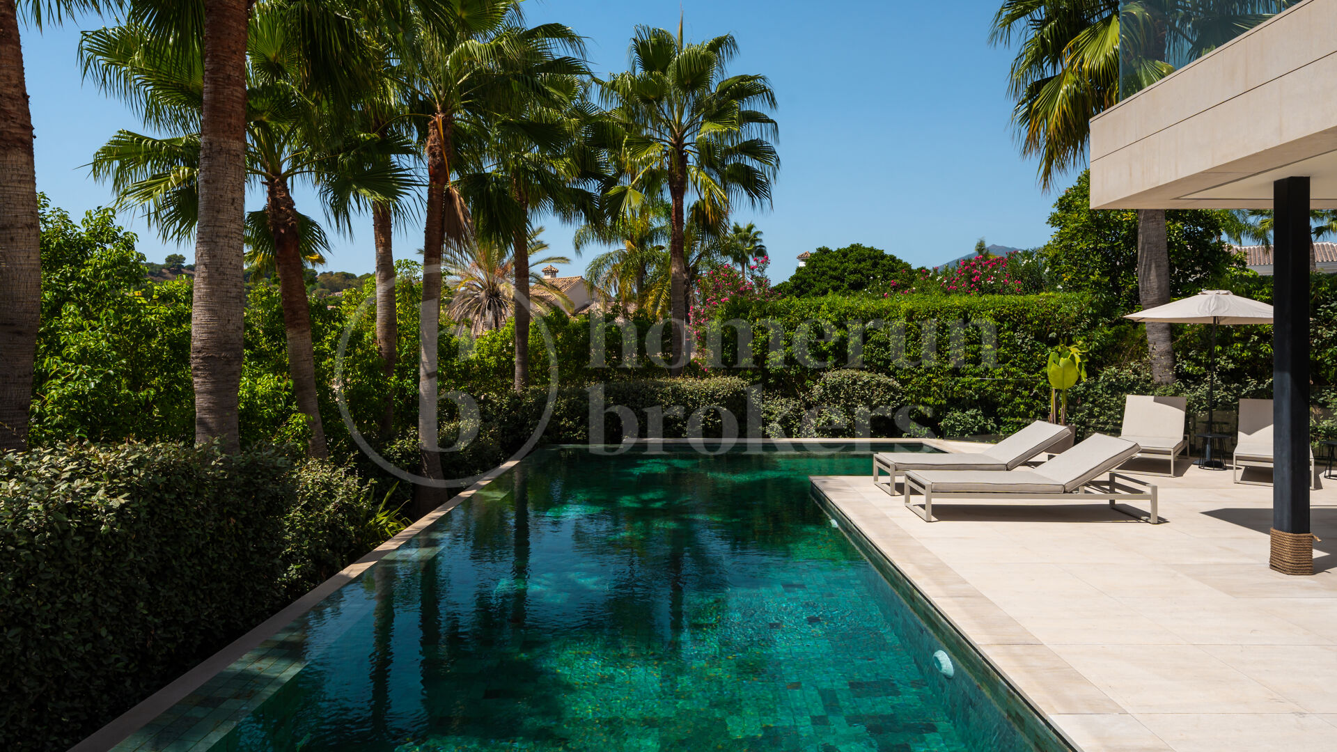 Villa Paris – Luxury Six-Bedroom Villa for Sale with Private 12-Car Garage
