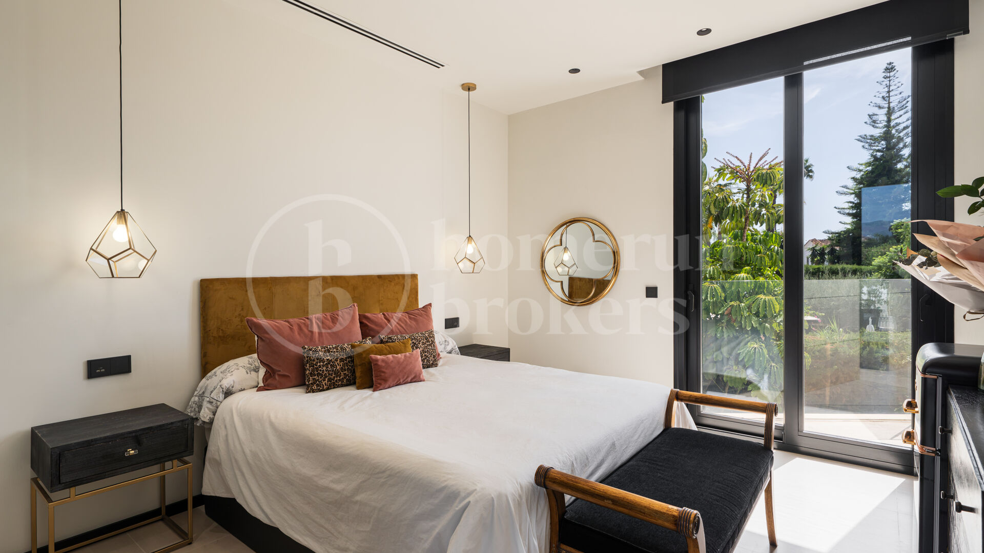 Villa Paris – Luxury Six-Bedroom Villa for Sale with Private 12-Car Garage