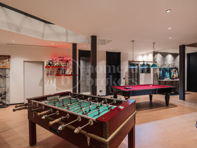 Villa Paris – Luxury Six-Bedroom Villa for Sale with Private 12-Car Garage