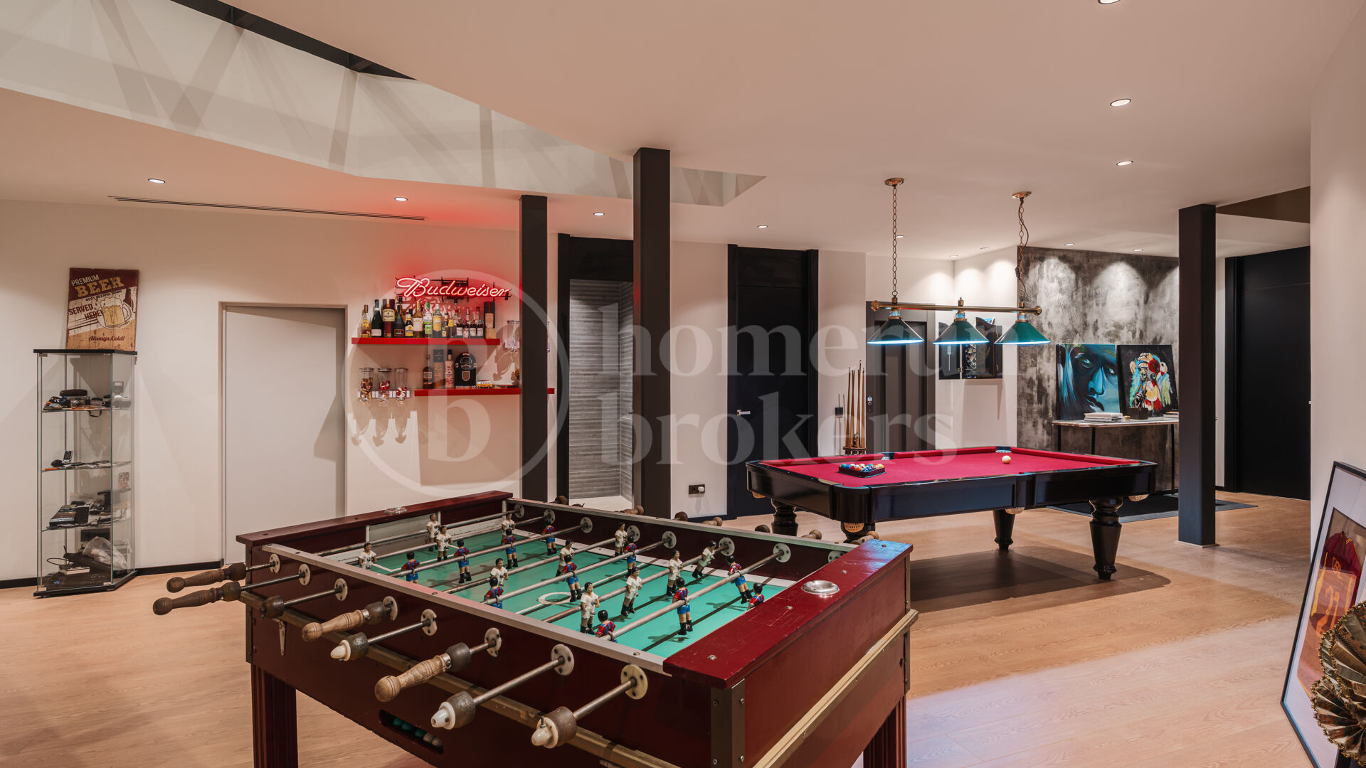 Villa Paris – Luxury Six-Bedroom Villa for Sale with Private 12-Car Garage