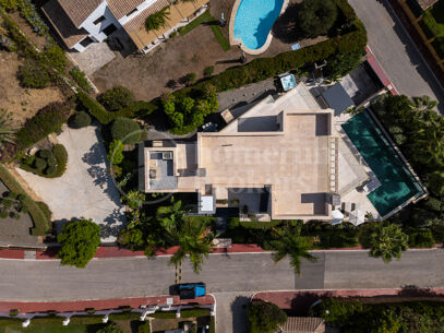 Villa Paris – Luxury Six-Bedroom Villa for Sale with Private 12-Car Garage