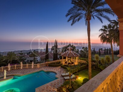 Villa Medusa – A Grand Classical Estate with Unrivaled Views in Sierra Blanca