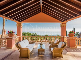 Villa Medusa – A Grand Classical Estate with Unrivaled Views in Sierra Blanca