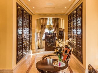 Villa Medusa – A Grand Classical Estate with Unrivaled Views in Sierra Blanca