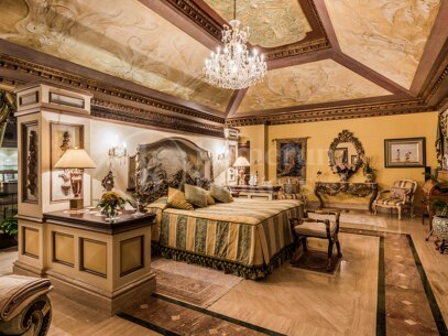 Villa Medusa – A Grand Classical Estate with Unrivaled Views in Sierra Blanca