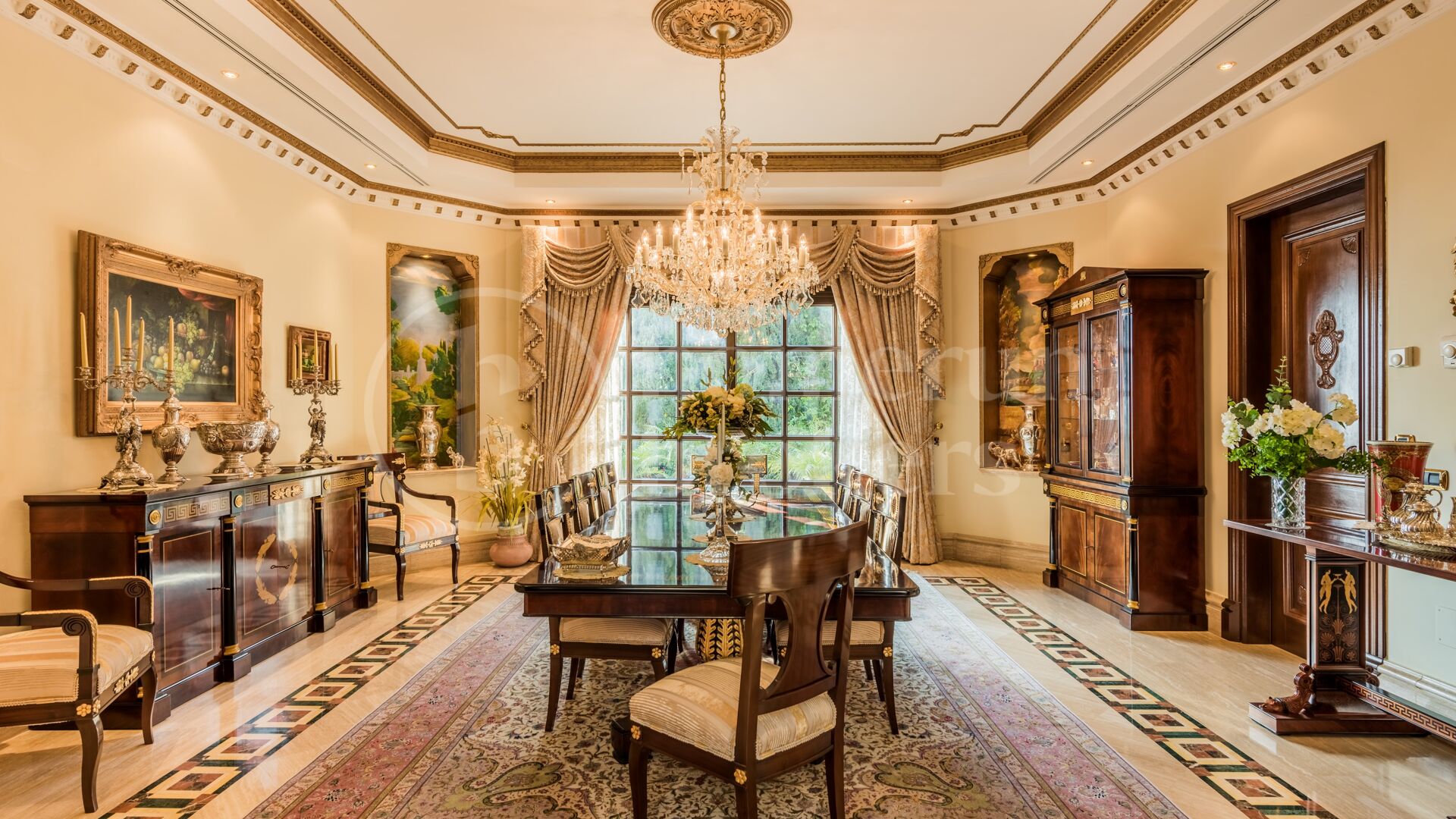 Villa Medusa – A Grand Classical Estate with Unrivaled Views in Sierra Blanca