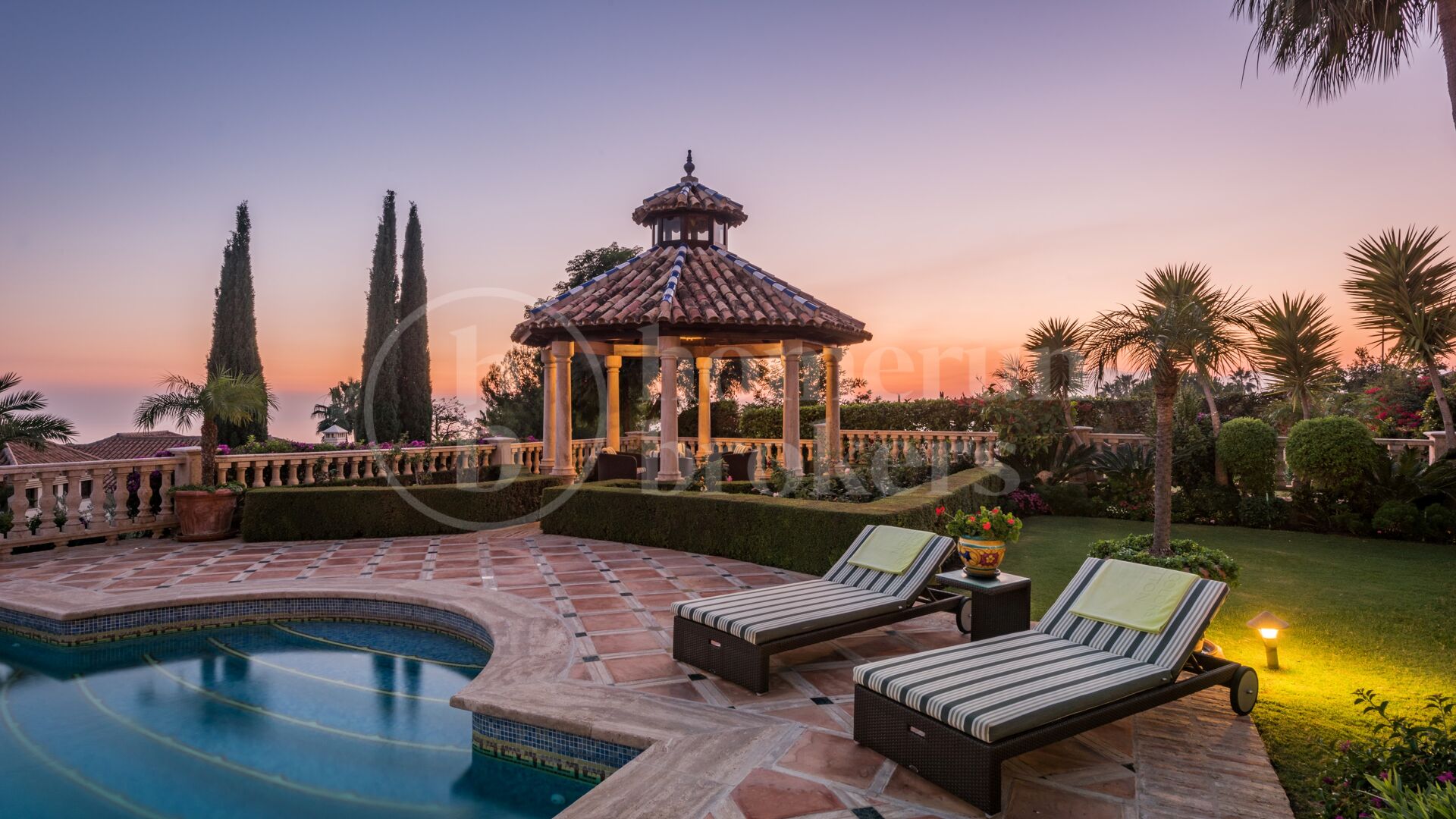 Villa Medusa – A Grand Classical Estate with Unrivaled Views in Sierra Blanca