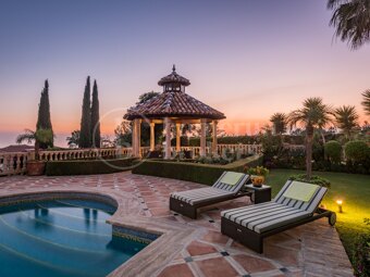 Villa Medusa – A Grand Classical Estate with Unrivaled Views in Sierra Blanca