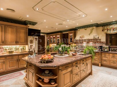 Villa Medusa – A Grand Classical Estate with Unrivaled Views in Sierra Blanca